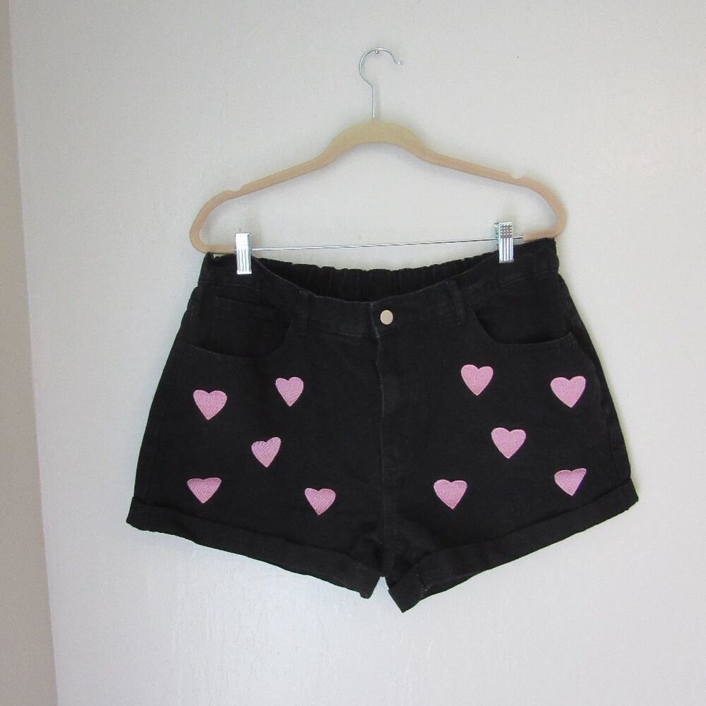 Shein Curve Black & Pink Hearts XL Button & Zip Elasticized Waist Shorts